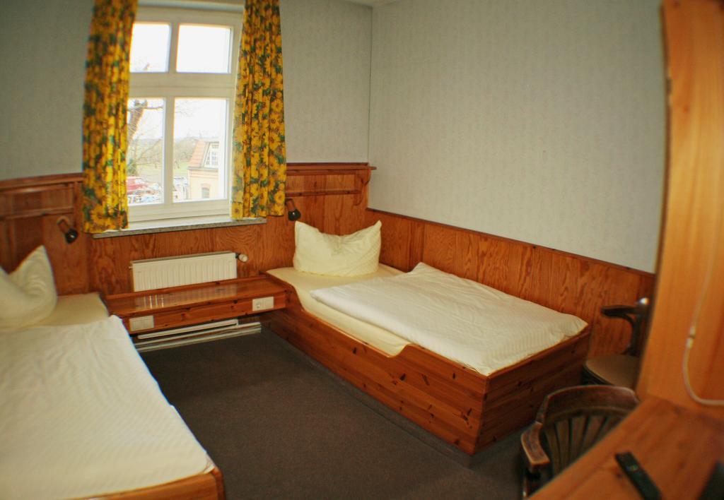 Landgasthof Zur Krummen Linde Hotel Stolpe  Bilik gambar